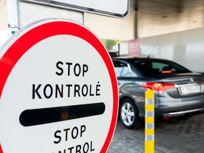 Автомобиль на границе с ЕС. Фото: theins.ru Автомобиль на границе с ЕС. Фото: theins.ru