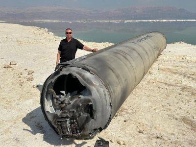 Обломок иранской ракеты, выловленный из Мертвого моря, 14.04.24. Фото: t.me/nexta_live Обломок иранской ракеты, выловленный из Мертвого моря, 14.04.24. Фото: t.me/nexta_live