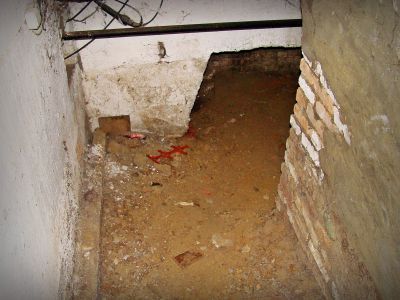 Подвал дома. Фото: Александр Воронин, Каспаров.Ru Подвал дома. Фото: Александр Воронин, Каспаров.Ru