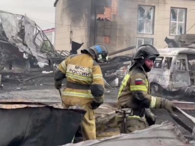 Пожарные раотают на месте взрыва на автозаправке в Грозном. Фото: МЧС России Пожарные раотают на месте взрыва на автозаправке в Грозном. Фото: МЧС России