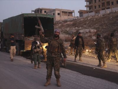 Силы оппозиции в пригороде Алеппо, 29 ноября 2024 год. Фото: Ghaith Alsayed / AP Силы оппозиции в пригороде Алеппо, 29 ноября 2024 год. Фото: Ghaith Alsayed / AP