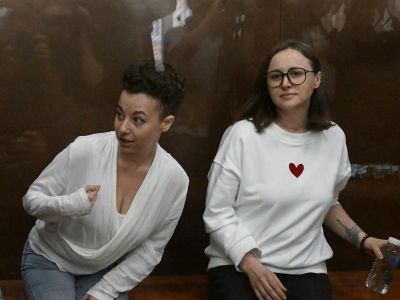 Светлана Петрийчук и Евгения Беркович в Хамовническом суде Москвы. Фото: Станислав Красильников / РИА Новости Светлана Петрийчук и Евгения Беркович в Хамовническом суде Москвы. Фото: Станислав Красильников / РИА Новости