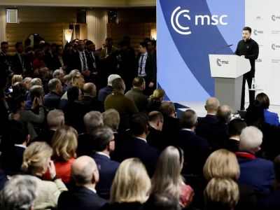 Владимир Зеленский на Мюнхенской конференции по безопасности. 15 февраля 2025 года. Фото: Ronald Wittek / EPA Владимир Зеленский на Мюнхенской конференции по безопасности. 15 февраля 2025 года. Фото: Ronald Wittek / EPA