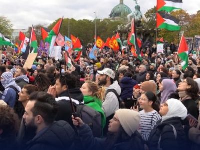 ПроХАМАСовская акция в Берлине, 11.11.2023. Фото: dw.com ПроХАМАСовская акция в Берлине, 11.11.2023. Фото: dw.com