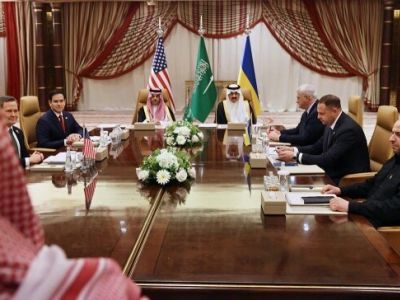 Советник по национальной безопасности США Майк Уолтц, госсекретарь США Марко Рубио, министр иностранных дел Саудовской Аравии Фейсала бин Фархана, советник по национальной безопасности Саудовской Аравии Мосада бин Мохаммада Аль-Айбана, глава МИД Украины Советник по национальной безопасности США Майк Уолтц, госсекретарь США Марко Рубио, министр иностранных дел Саудовской Аравии Фейсала бин Фархана, советник по национальной безопасности Саудовской Аравии Мосада бин Мохаммада Аль-Айбана, глава МИД Украины