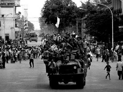 Банды Пол Пота вступают в Пномпень, 17.04.1975. Фото: ru.wikipedia.org