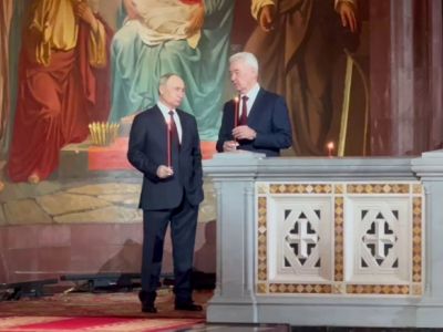Влаимир Путин и Сергей Собянин на пасхальной службе в храме Христа Спасителя, 19.04.25. Скрин видео t.me/navideovidno