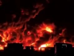 Взрыв и пожар в порту Бендер-Аббаса, Иран. Скрин видео: t.me/rgrunews