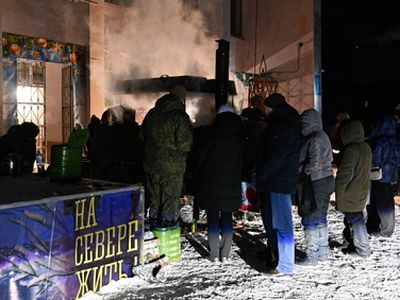 Очередь в пунк обогрева. Фото: Дзен.Ru