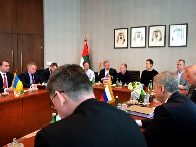 Трехсторонние переговоры в Абу-Даби. Фото: tvc.ru Трехсторонние переговоры в Абу-Даби. Фото: tvc.ru