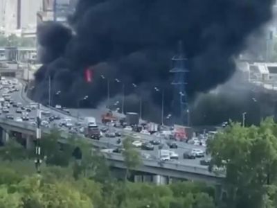 Пожар на эстакаде. Фото: riamo.ru