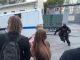 Жесткое задержание стримера в Москве, помахавшего проезжающему мимо автозаку.