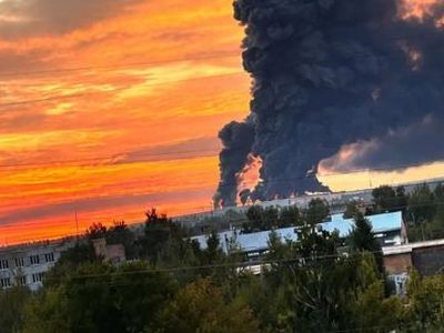 Горящий склад OZON в Чапаевске Самарской области Горящий склад OZON в Чапаевске Самарской области