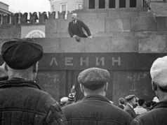 Ленин на мавзолее Ленина